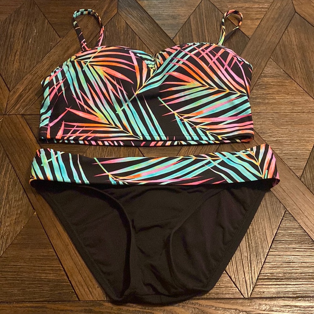 Sunsets Women’s Two-Piece Swim Set  New!
